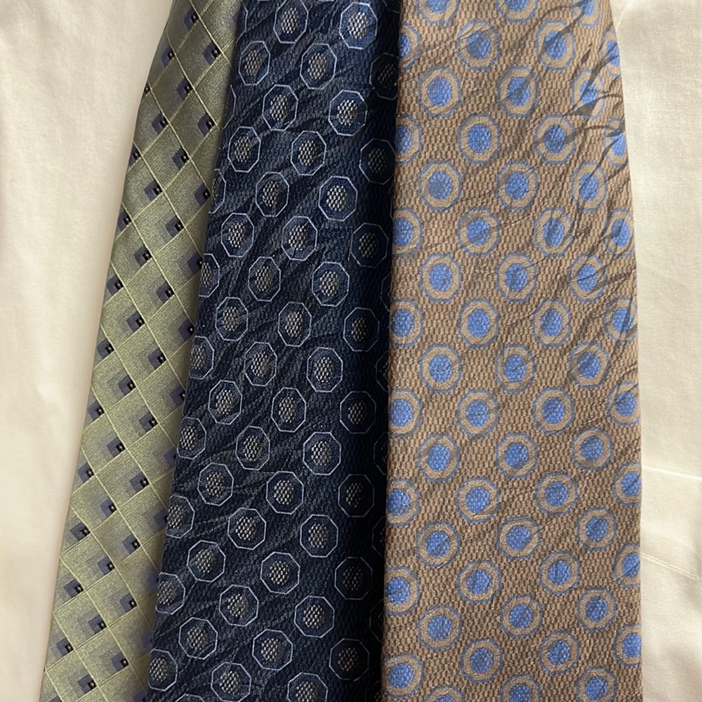 Silk ties 3 for $25.excellent condition Stafford and Van Heusen